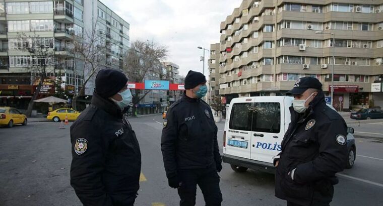 В Стамбуле задержали мужчин, танцевавших на стене армянского храма