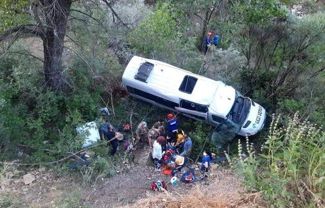 Туристический автобус попал в аварию