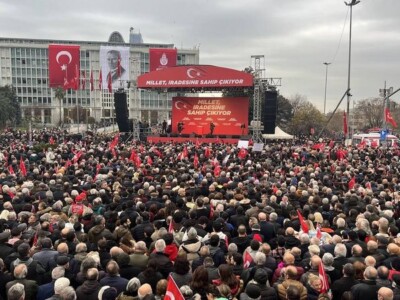 Жители Стамбула вновь проводят митинг в поддержку приговоренного к тюрьме мэра