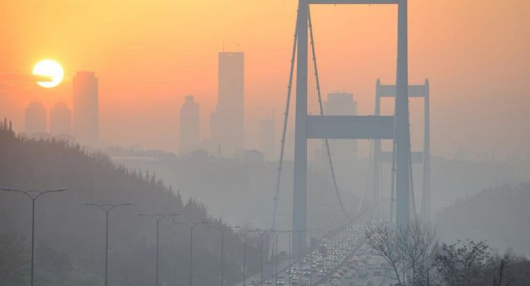 В Стамбуле зафиксирован высокий уровень загрязнения воздуха 🌫️⚠️